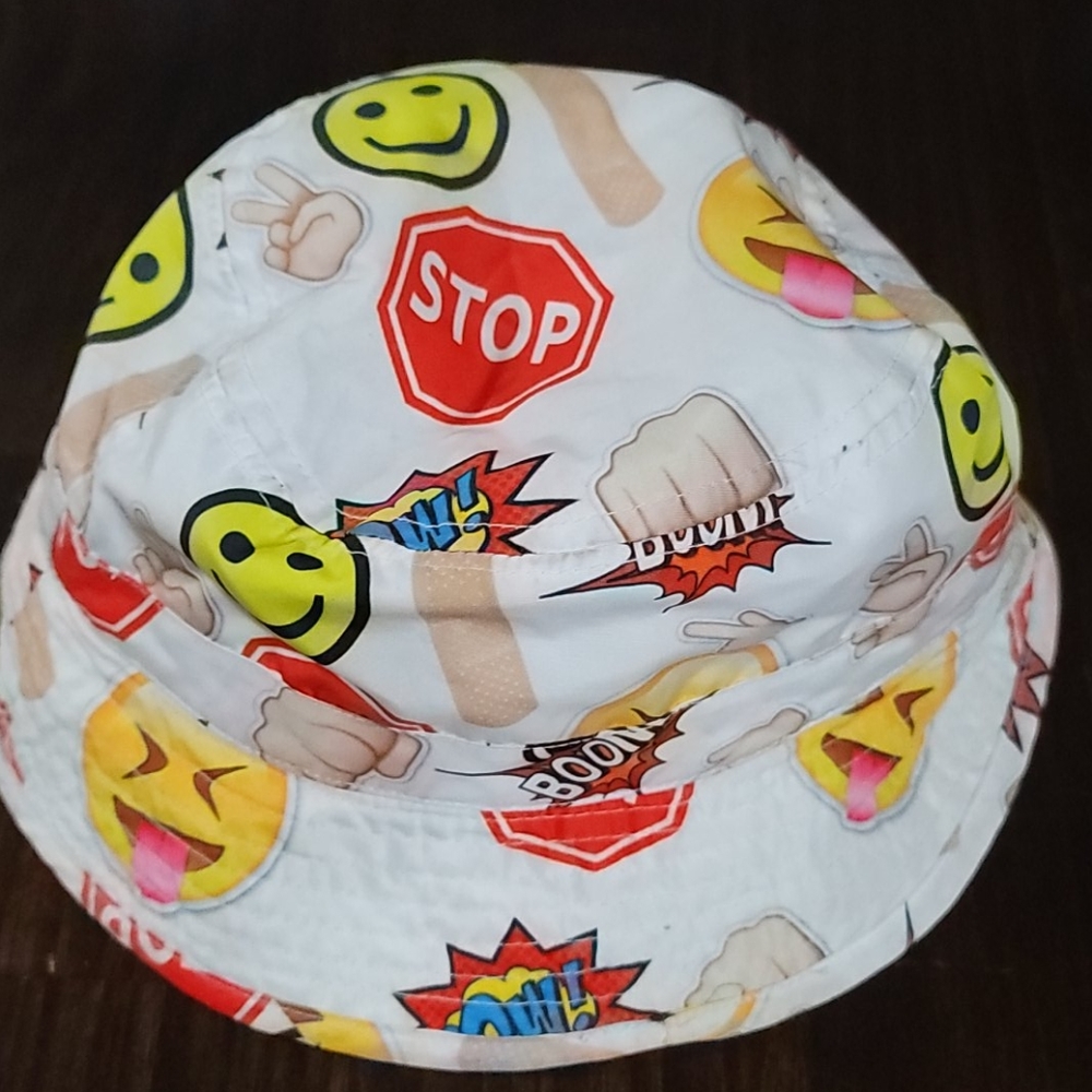 A emoji cute hat for a kid or a teen ♡
